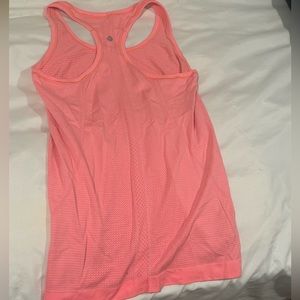 Swiftly Tech Lululemon Rare color - coral. Size 4
